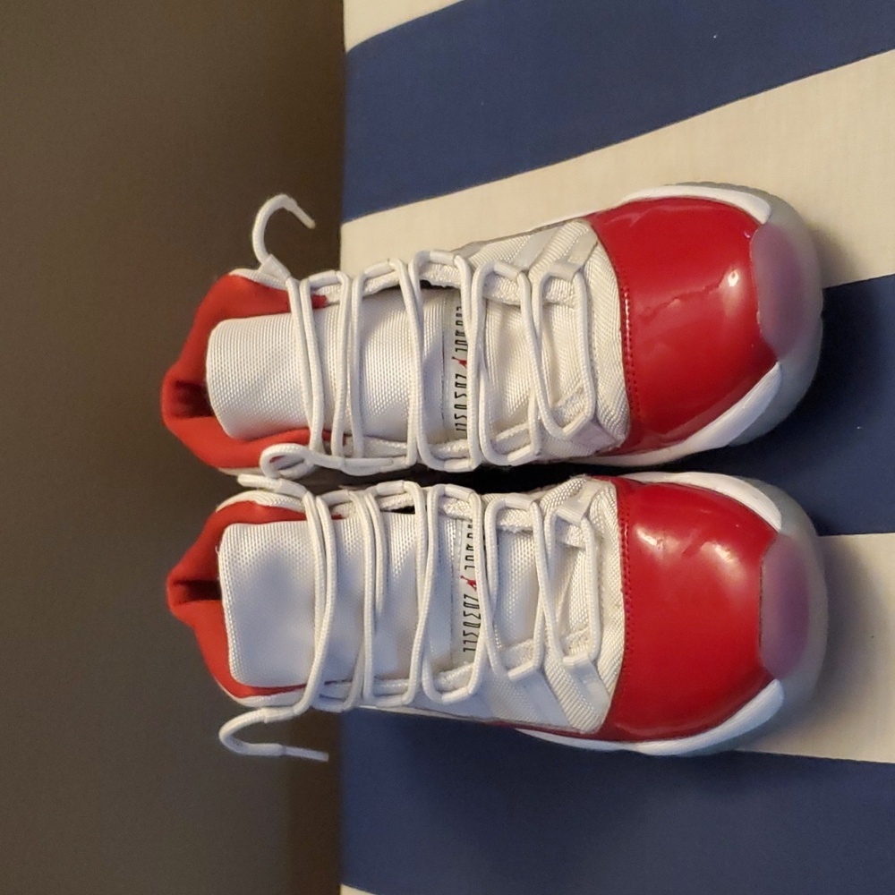 Nike Air Jordan 11 cherry 🍒